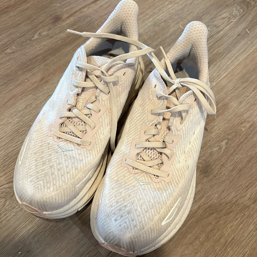 HOKA Clifton Sneakers 8.5